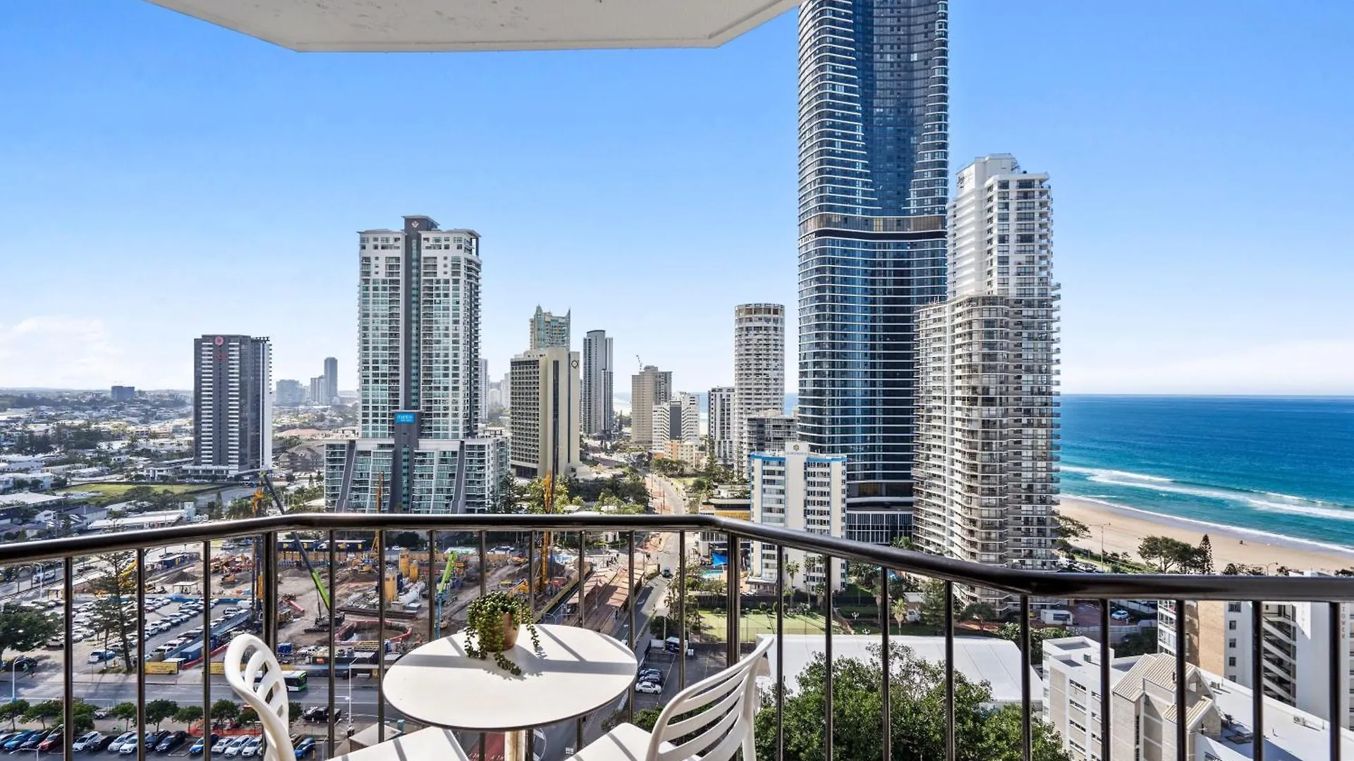 Penzion Beachside In Heart Of Surfers Paradise With Spa Gold Coast