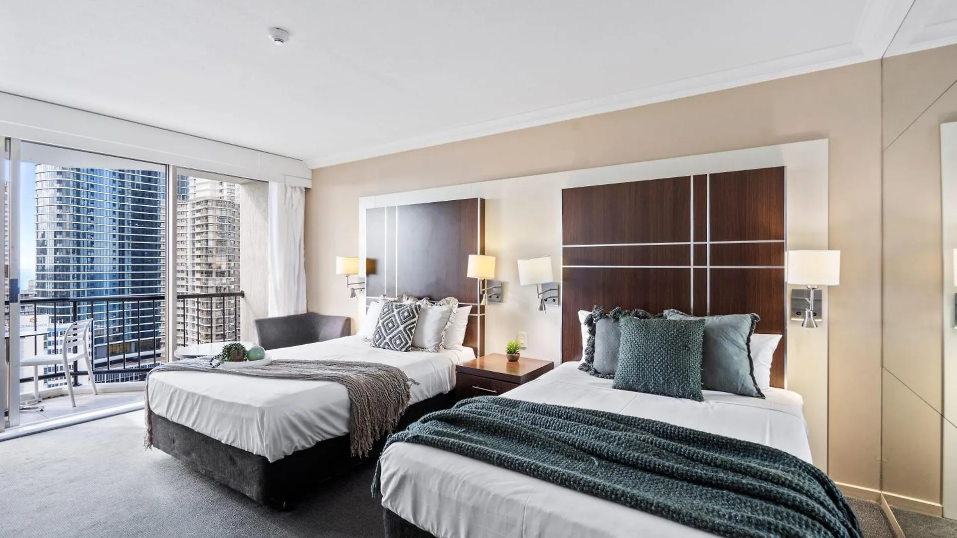 Beachside In Heart Of Surfers Paradise With Spa Gold Coast 0*,